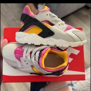 Toddler Nike Hiraches size 7